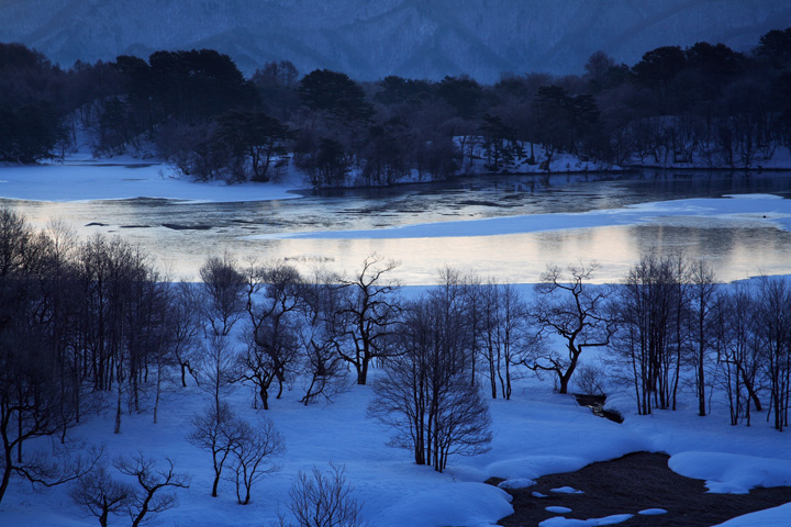 輝く湖面（裏磐梯・小野川湖）