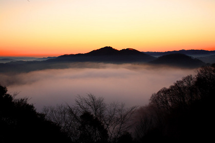 紅に染まる（茂木町・鎌倉山）