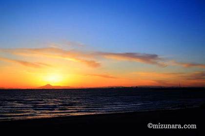 夕焼け 富士山 東京スカイツリー 検見川の浜