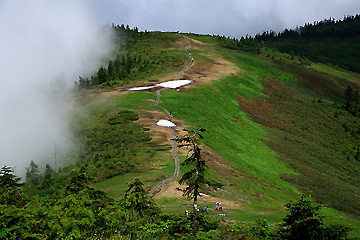 中門岳への美しい稜線