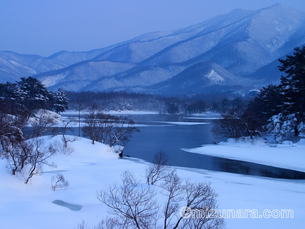 雪国の微光