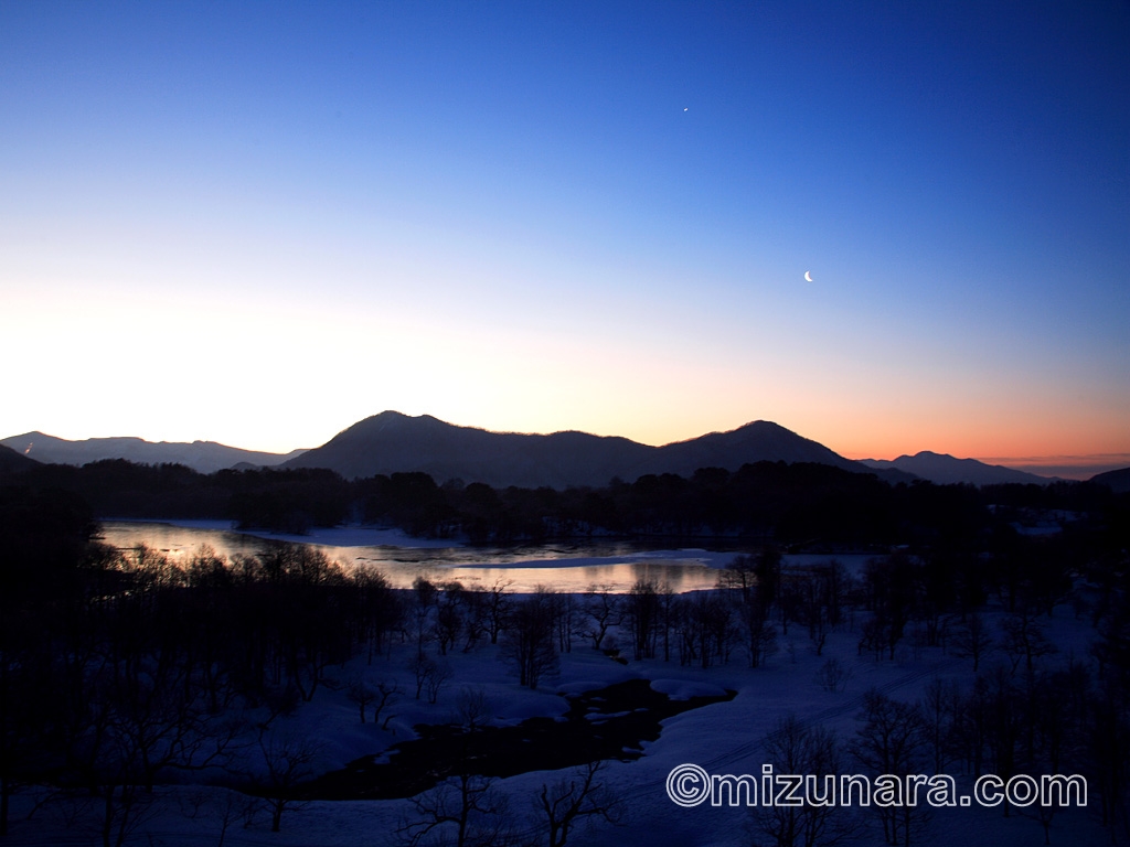 裏磐梯の夜明け